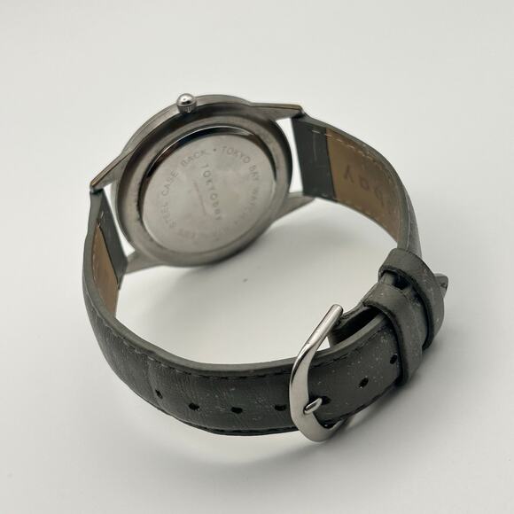 Tokyo Bay Silver Tone Gray Leather Women’s Minimalist Watch Working New Battery - Picture 5 of 8